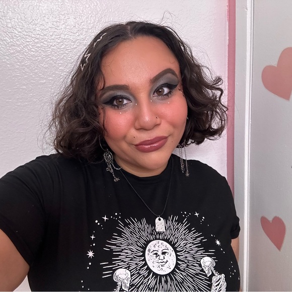 Meet your Posher! - Picture 3 of 5